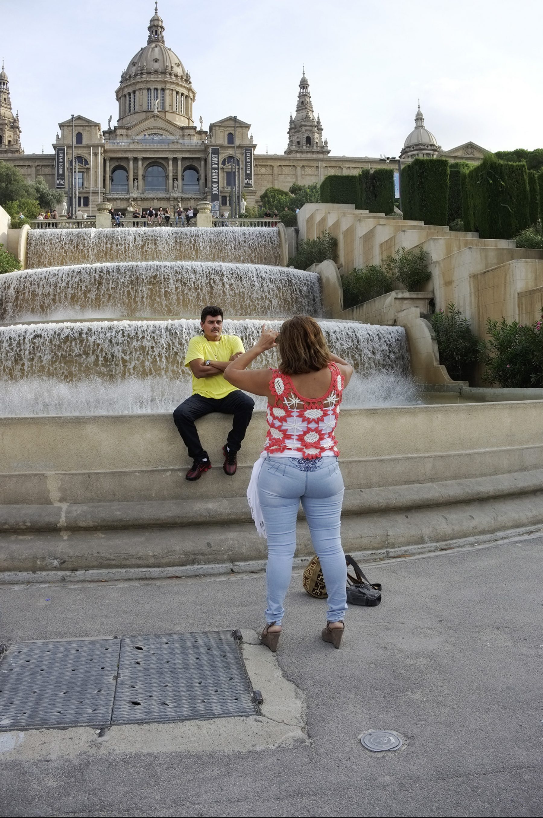 Barcelona Montjuïc Brunnen Mann fotografiert
