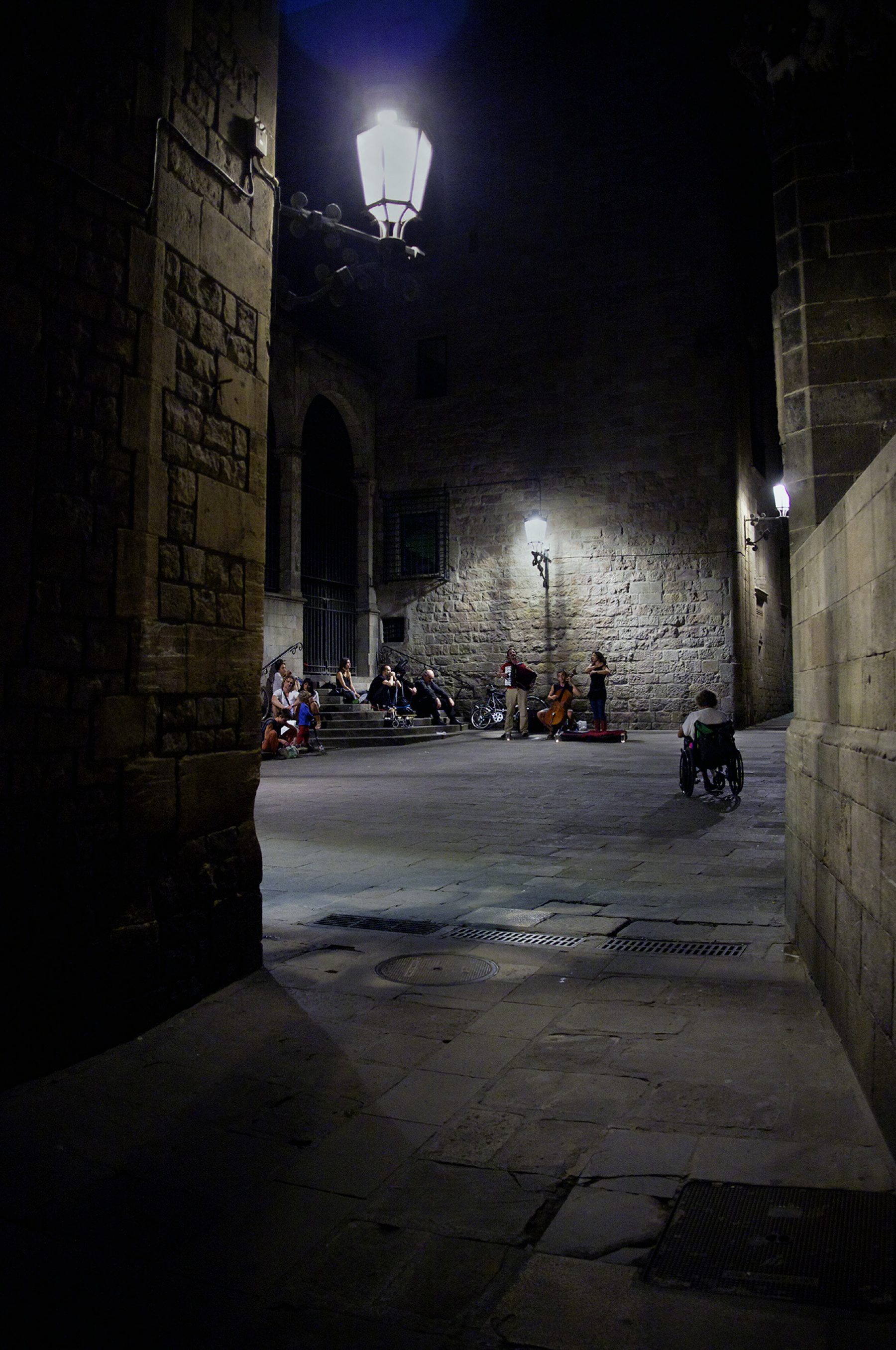 Barcelona, Musiker, Nachts, Zuschauer, Rollstuhl