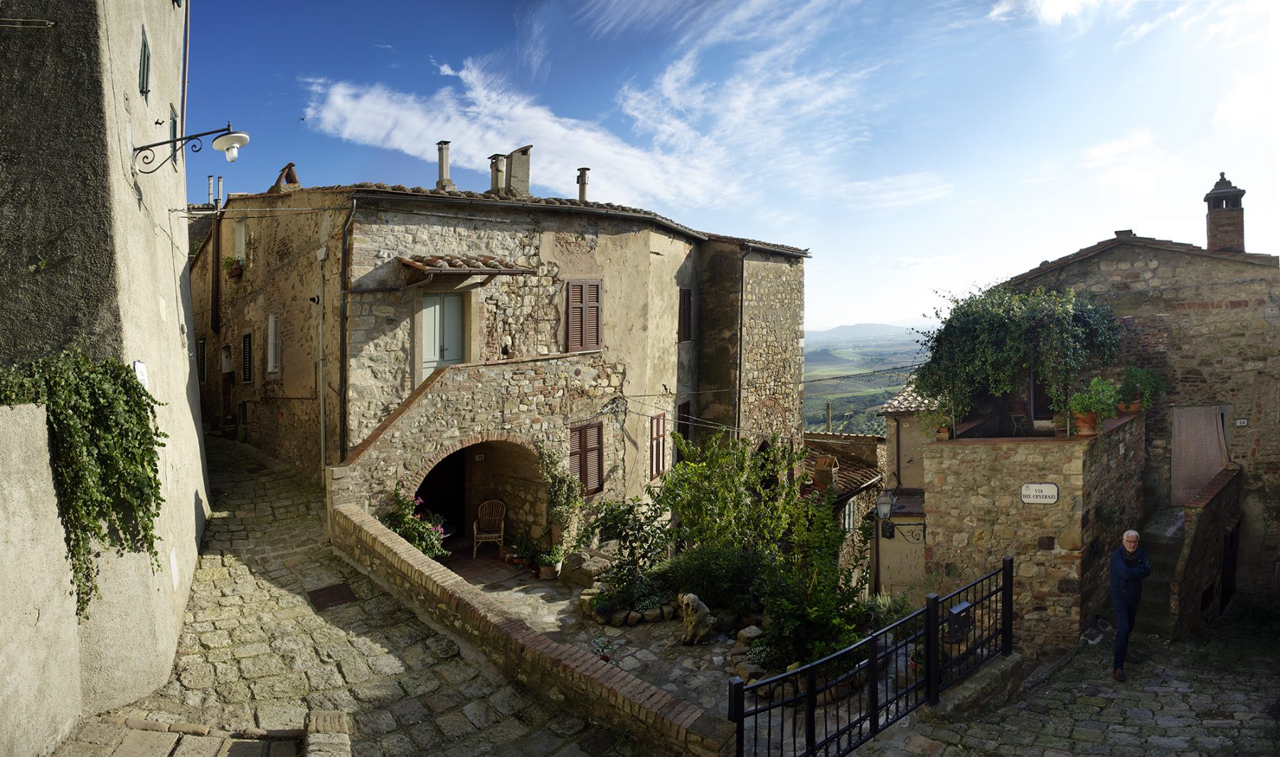 Toskana, Bergdorf, Blick ins Tal