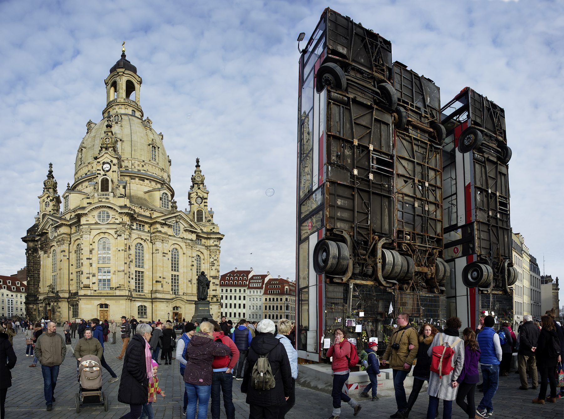 Dresden, “Monument“ Installation Manaf Halbouni