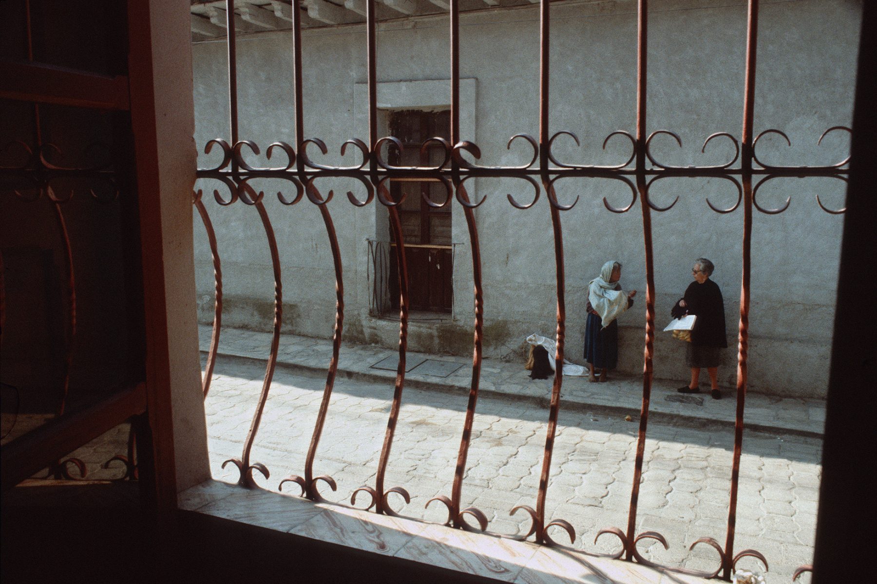 Mexiko, Oaxaka, Bettlerin, Fenster